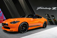 2022年の「東京オートサロン」で、日本仕様の「フェアレディZ」と合わせて発表された「フェアレディZ カスタマイズドプロト」。往年の「432R」を思わせるカラーリングと、専用の空力パーツが目を引いた。