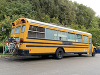 フォードのシャシーをベースに、米国ブルー・バード社が架装した車両である。