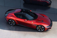 フラッグシップのV12シリーズの最新モデルとしては珍しく、「12チリンドリ」の発表はイタリア国外(アメリカ・フロリダ州)で行われた。