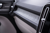 インテリアの装飾パネルはグレードによって種類が異なり、「インスクリプション」には流木をモチーフにしたという「ドリフト・ウッド・パネル」が採用されている。