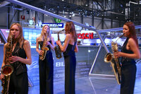 「BLS」の脇では、グレン・ミラーの楽曲演奏でアメリカ風情を醸し出していた。しかし“小さなキャデラック”は成功から程遠かった。