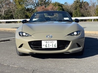 電子プラットフォームを刷新したらヘッドランプが動かなくなった。製品版では新デザインに変わり、ウインカーもLEDになった。