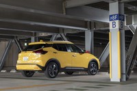 六角形のリアウィンドウからサイドへと回り込むグラフィックがユニークだ。最低地上高は170mmを確保する。