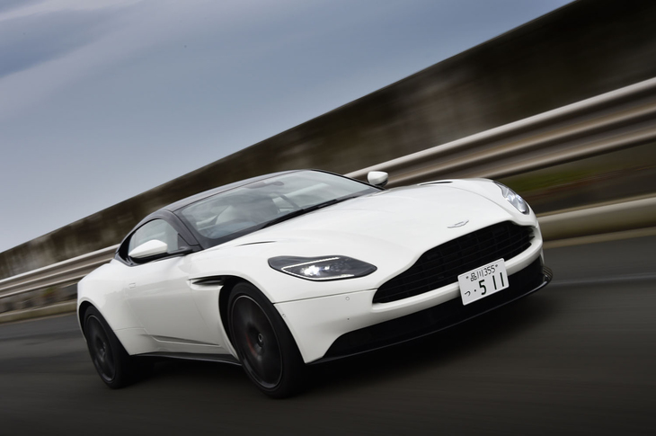 「アストンマーティンDB11 V8」が0-100km/h加速に要する時間は4.0秒。最高速度は300km/hと公表される。