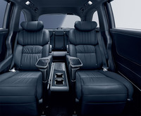 新しい「ホンダ・オデッセイ」のインテリア。中国ではショーファードリブン需要に応える、2列シートの4人乗り仕様も用意される。