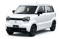 清水「ボディーカラーが白だと、本当に営業車みたいだよね」
ほった「東京電力の営業所とかに、ズラっと並んでそうですよね」