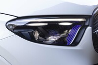 片側あたり130万個もの微小な鏡の屈折・反射によって照射範囲をコントロールする「デジタルライト」を装備する。