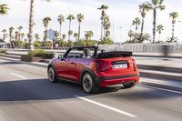 3グレードともパワートレインは2リッター4気筒ターボエンジンと7段DCTの組み合わせ(「ジョンクーパーワークス」のみ4WD)。試乗した「コンバーチブルS」は最高出力204PSと最大トルク300N・mを発生する。