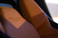 アストンマーティンが新型車「DB12」を発表 次世代スポーツカーの第1弾モデルの画像