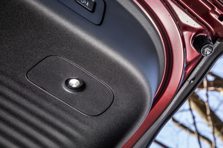 ホンダZR-V e:HEV Z(テールゲートランプ)