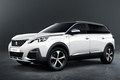 プジョー、3列7人乗りSUVの「5008」を発売