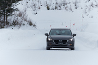 「G-ベクタリングコントロール」は修正舵などの微小なステアリング操作にも反応するため、コーナリング時だけでなく直進時にも走行安定性能を高める効果がある。