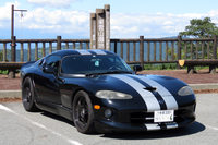 標高519mの巣雲山園地にて休憩中の「ダッジ・バイパー」。