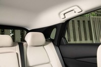 運転席に座って左斜め後ろを見たところ。斜め後方視界はそれなり。