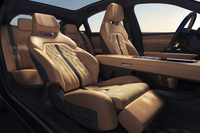 「マツダEZ-6」の車室内。安全および利便性を高めるスマート機能が盛り込まれている。