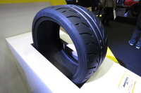 「ル・マンV」と同じく、2016年12月に発表されたスポーツタイヤ「DIREZZA Z III」。