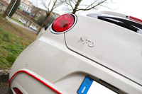 バンパー下部に赤のストライプを自分で施した。