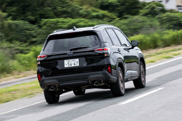 燃費はWLTCモードで13.6km/リッター。これは先代の1.8リッターターボ車と全く同じ数値で、パワートレインの効率改善により、70kgの重量増を相殺した格好だ。(試乗車のカタログ燃費は、オプション装備の追加により13.5km/リッターとなっていた)