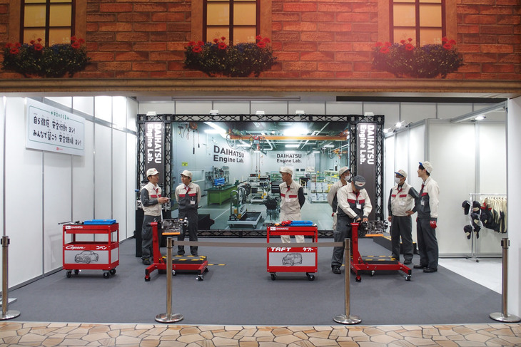 ダイハツブースの様子。