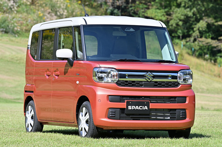 業績も株価も給与も“うはうは状態”のスズキ。2024年2月の国内販売を見ても軽自動車では新型「スペーシア」(写真)が2位と絶好調。登録車では「ソリオ」が同15位と健闘している。