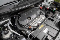 フロントに横置きされる1.6リッターターボエンジンは最高出力180PS/5500rpm、最大トルク250N・m/1650rpmを発生する。