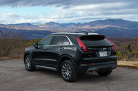 webCGの取材陣的に、注目の一台だった「XT4プレミアム」。装備を絞ることで価格を抑えたエントリーグレードで、「CT5プラチナム」ともども700万円を切るプライスタグを実現している。