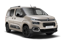 そこら辺を普通に走っているので気づかないが、「ホンダ・フリード」と「トヨタ・シエンタ」は、世界的にも希有(けう)なクルマなのだ。欧米にはこんな小さなミニバンはないし、箱型のミニバン自体、今では商用車派生のモデルが主流で、装備もデザインも割り切られている例が少なくない。写真は、渕野氏が「強いて言うなら」と類似車種の例に挙げた「シトロエン・ベルランゴ」だが……。