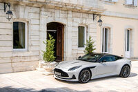 アストンマーティンDB12