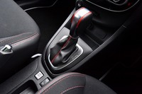 トランスミッションは6段のEDC(エフィシエント デュアル クラッチ)。