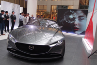 「ビジョン クーペ」は、日本の美意識を反映したという4ドアクーペのデザインスタディー。2017年の東京モーターショーにも出展され、注目を集めた。