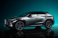 2022年発売予定の「bZ4X」。bZとはトヨタが今後投入するEVのシリーズ名称である。トヨタはbZシリーズの7モデルを含め、2025年までに15車種のEVを導入するとしている。