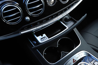 最近のクルマにしては珍しく、センターコンソールにはアッシュトレイが備わる。