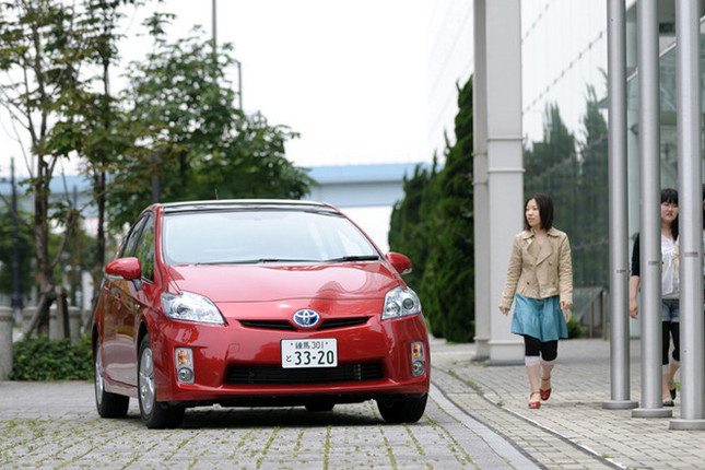 【スペック】全長×全幅×全高=4460×1745×1490mm/ホイールベース=2700mm/車重=1400kg/駆動方式=FF/1.8リッター直4DOHC16バルブ(99ps/5200rpm、14.5kgm/4000rpm)+交流同期電動機(82ps、21.1kgm)/価格=220万円(テスト車=276万700円)