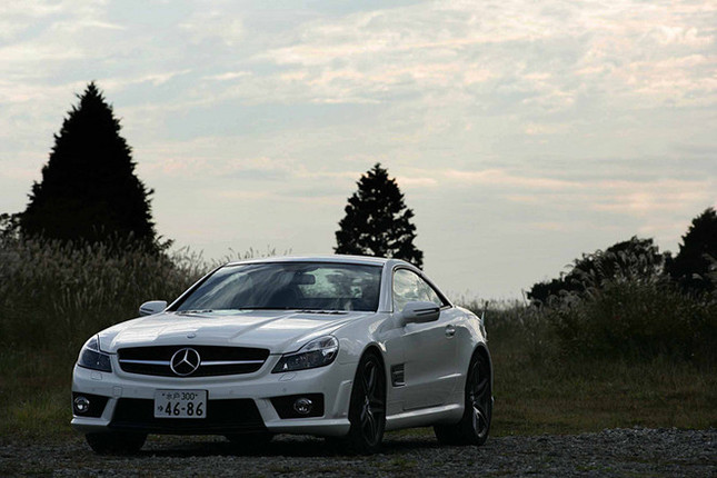 【スペック】全長×全幅×全高=4600×1820×1300mm/ホイールベース=2560mm/車重=1980kg/駆動方式=FR/6.2リッターV8DOHC32バルブ(525ps/6800rpm、64.2kgm/5200rpm)/価格=1939.0万円(テスト車=2107.0万円/AMGパフォーマンスパッケージ=168.0万円)