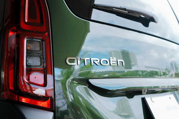 シトロエン・ベルランゴ ロングMAX BlueHDi(リアのエンブレム)