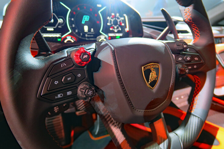 ランボルギーニ・レヴエルト(ステアリングスイッチ)