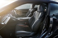 「AVIATION Black」と呼ばれるカラーで仕立てられたインテリア。