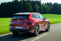 「M50 xDrive」はMスポーツサスペンションやMスポーツディファレンシャルなどを標準装備。シャシーは過度に締め上げられておらず乗り味は洗練されていた。