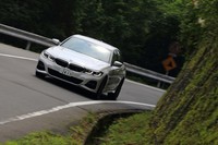 BMWのアイデンティティーともいえるキドニーグリルには、必要に応じて空気の流入量を調整可能な「アクティブエアストリーム」と呼ばれる電動開閉システムが組み込まれている。