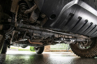 サスペンションは前後ともにコイルリジッド式。ストロークを長くとれ、高いロードホールディング性を発揮する。