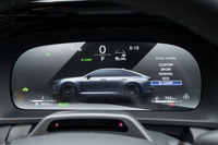 ドライブモードはこちらの5種類。シャシーが乗り心地優先で制御されるのは「リアコンフォート」モードのみとなる。