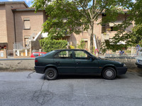 以下の写真は中部トスカーナ州各地で2020年に入ってから見かけた、頑張る中古車たち。「アルファ・ロメオ33」の後期型。