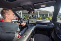 最高出力428PSを誇る「スマート#1ブラバス」の走りは圧倒的。不用意に加速すると頭がヘッドレストに打ちつけられることになる。