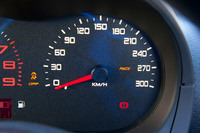 ESPの介入度合いとしては、介入の強いものから「Drive」「Sport」「Race」「Off」の4種類が用意されている。