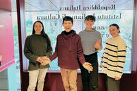 東京滞在最終日、歓迎してくれたイタリア文化会館の皆さん。(左から)スタッフのキアラさん、イタリアからやってきて現在研修中のマティルデさん、アリーチェさん。