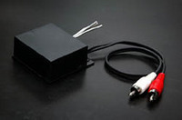 スピーカー出力をライン出力に変換するハイ/ローコンバーター、AC-2(8400円)はオプション。