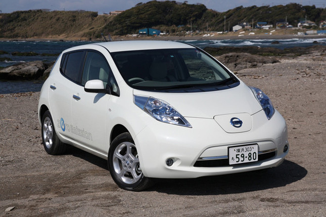 2010年12月末に販売がスタートした、日産の電気自動車「リーフ」。