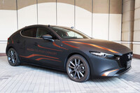 今回の先行試乗会で同乗試乗に供された先行試作車。Cセグメントコンパクトの「マツダ3」をベースとしている。(写真:筆者撮影)