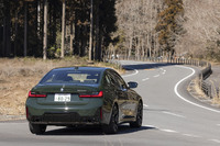 0-100km/h加速は4.3秒で最高速は250km/h(リミッター作動)。「M3」のようなリミッターを引き上げるオプションは設定されていない。