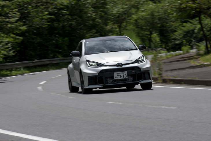 ATモデルはギアセレクトを最適化するなどしてよりスポーツ走行に適した制御に。もともとデビュー時から「世界一の変速速度」をうたっていたが、もう一段上のレベルを目指している。